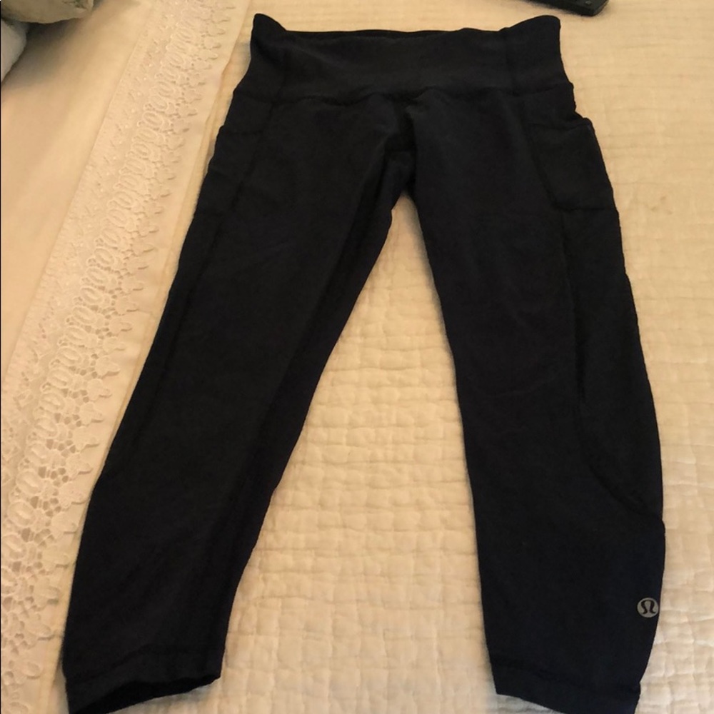 Blue cropped lululemon pants